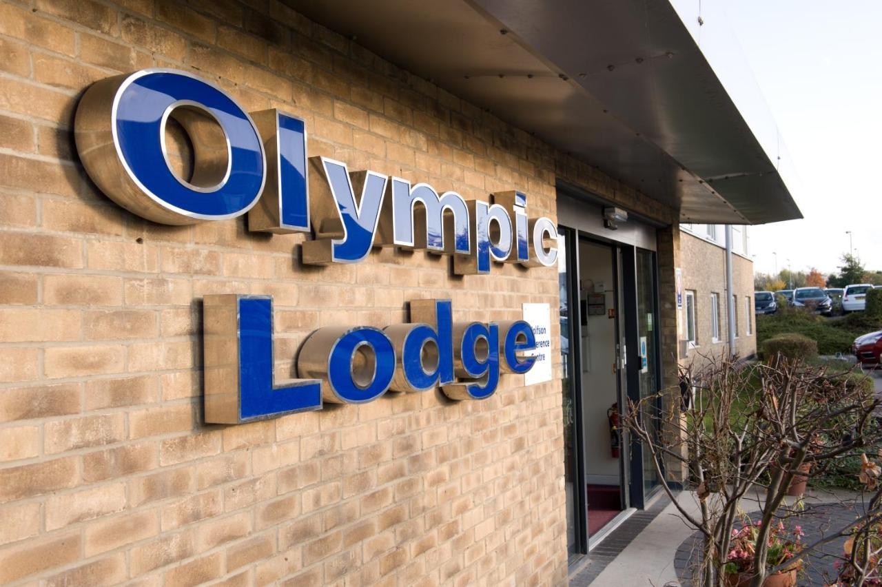 The Olympic Lodge Aylesbury  Exteriör bild